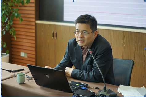 洪诗鸿教授在讲座中